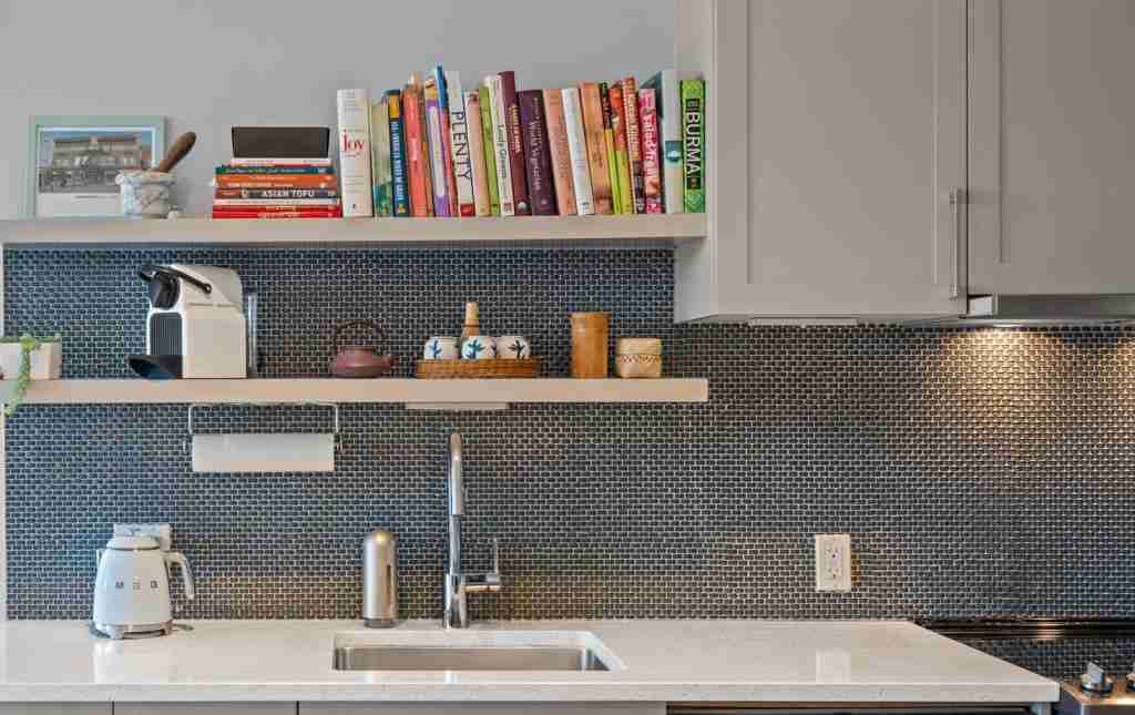 10 Rosemount - sleek finishes Sleek kitchen backsplash